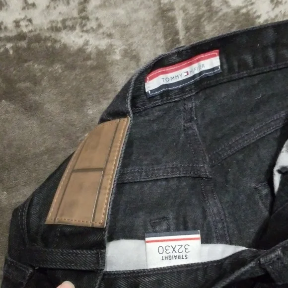 NEW TOMMY HILFIGER BLACK STRAIGHT JEANS NEW 32 30 - Picture 4 of 7